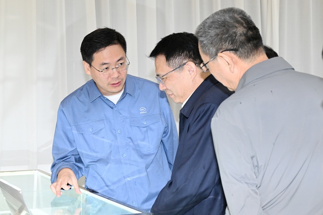 新疆生產(chǎn)建設(shè)兵團(tuán)黨委副秘書(shū)長(zhǎng)、副團(tuán)長(zhǎng)毛知兵一行到萬(wàn)基控股集團(tuán)調(diào)研