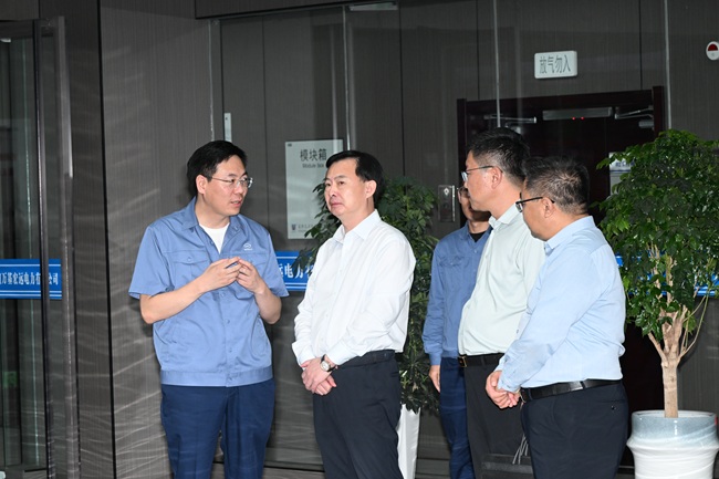 洛陽(yáng)市發(fā)改委黨組書(shū)記、主任關(guān)宇飛一行到萬(wàn)基控股集團(tuán)調(diào)研